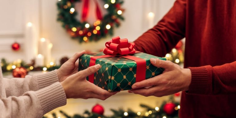 The Gift That Keeps on Giving: Why Pension Contributions Are the Perfect Christmas Present - Zomi Wealth